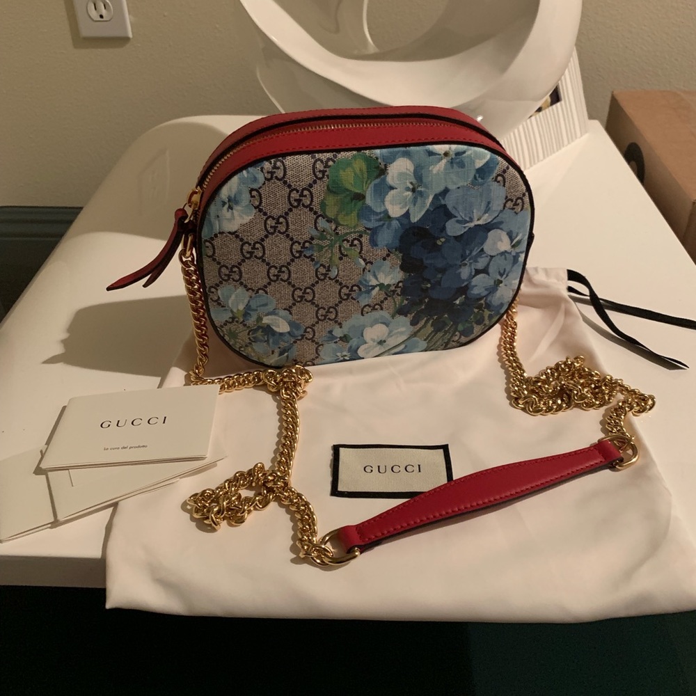 SOLD—- Gucci Bloom crossbody/shoulder bag!
